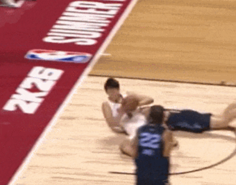 开云-哇塞！NBA海报级惊天隔扣！杨瀚森首次背靠背比赛