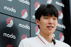 2K主管谈杨瀚森：已经有他的评分了 会考虑给他传球&amp;护筐徽章