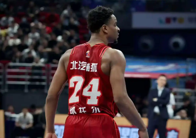 开云APP-正式确定！CBA争议后卫完成转会，加盟新疆男篮，刘炜力排众议