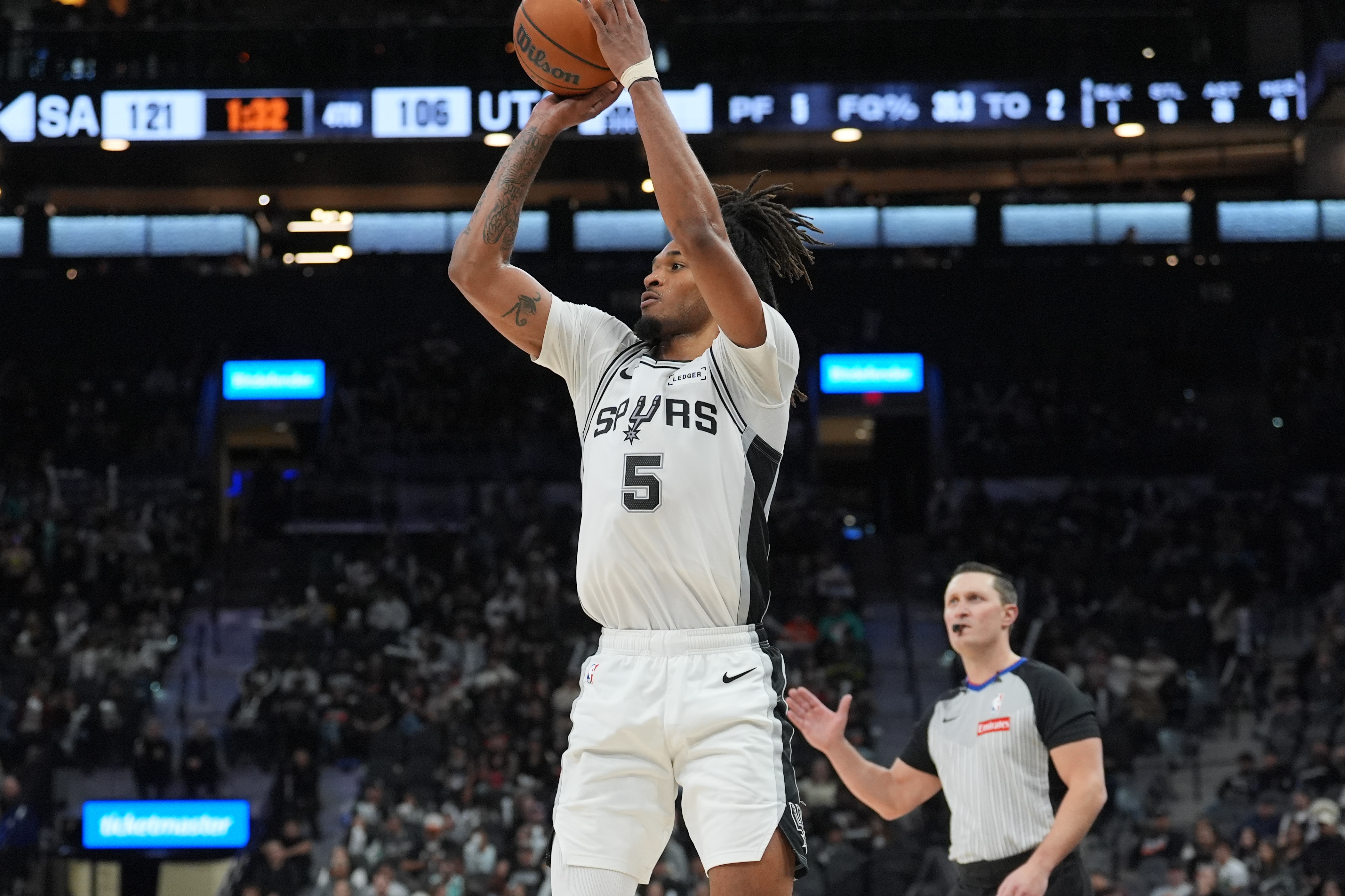 开云体育APP下载-身手全能！卡斯尔13中8拿到18分7板6助3断 正负值+27最高